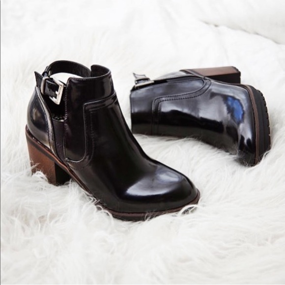 NIB Black Boxed In Rugged Sole Ankle Boots - Picture 2 of 7